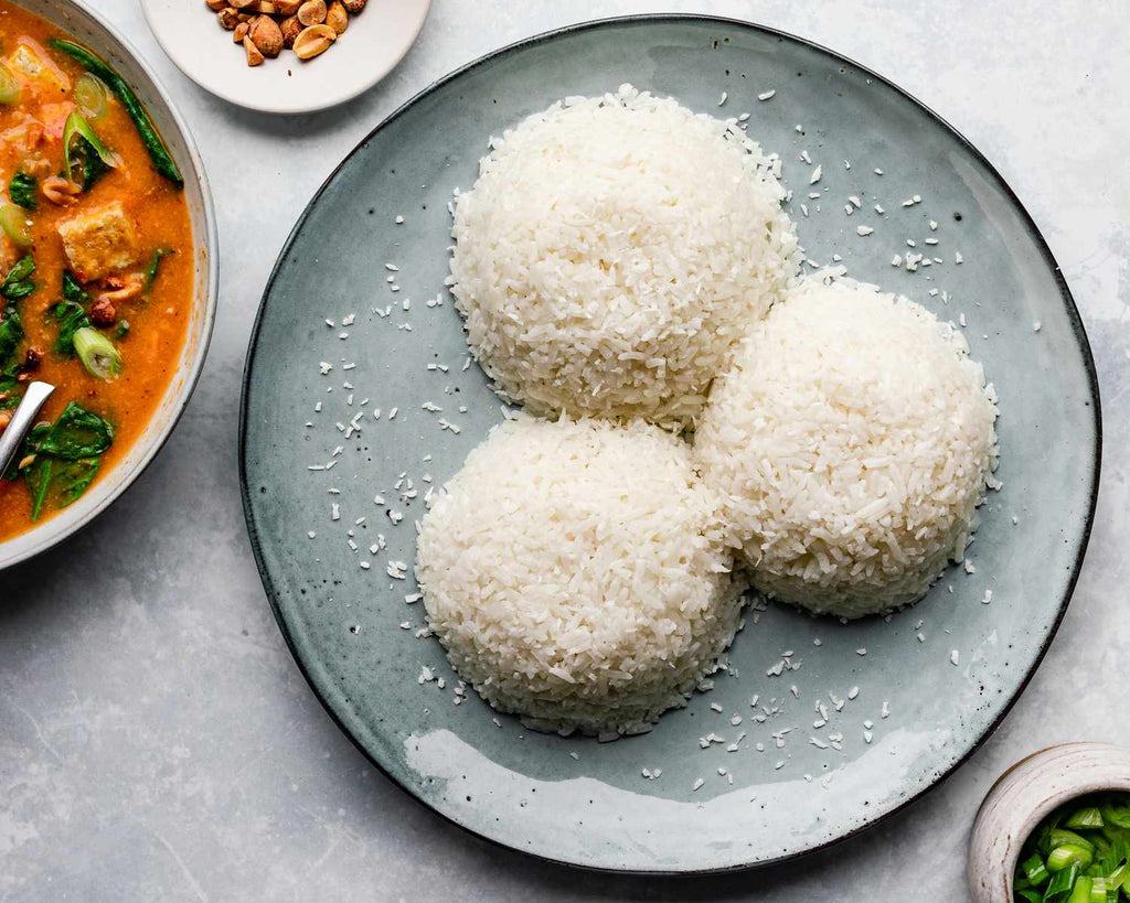 some popular Sri Lankan dishes that are made with coconut and their health benefits: